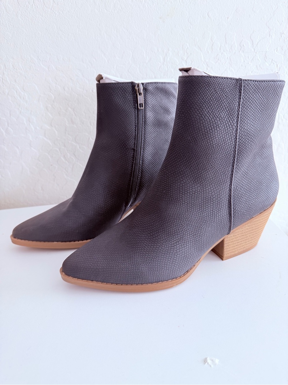 Maurices Aurora Black Pointed Toe Ankle Boots Size 10M Block Heel